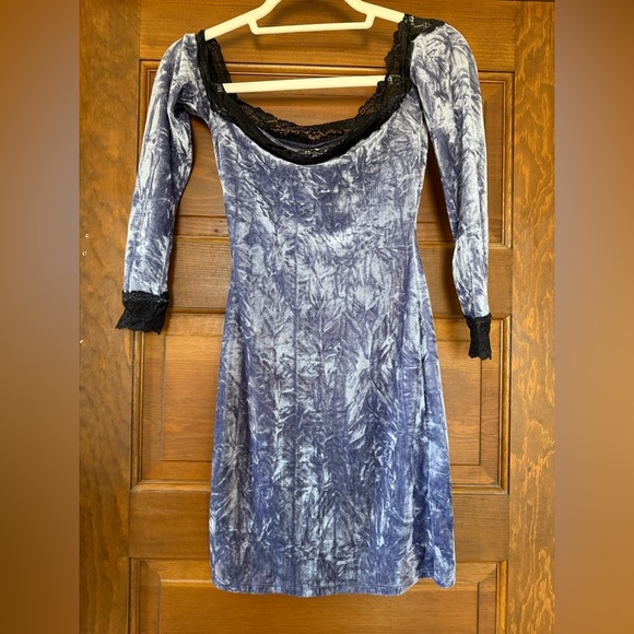 Urban Outfitters Kimchi Blue Ryder Velvet & Lace Mini Dress - Picture 2 of 4
